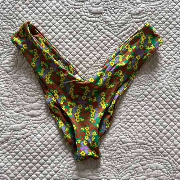 NWOT Urban Outfitters Out From Under Dylan Floral Bikini Set - Picture 8 of 12